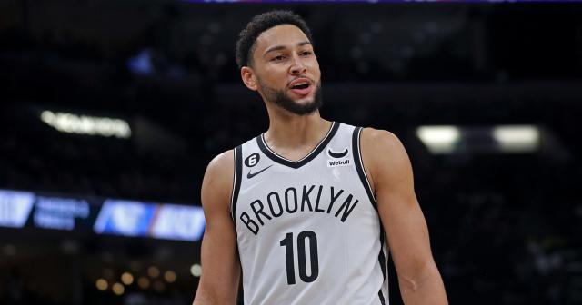 体育赛事-欧文场上大喊：“投呀，本！”西蒙斯不进攻拖累篮网队