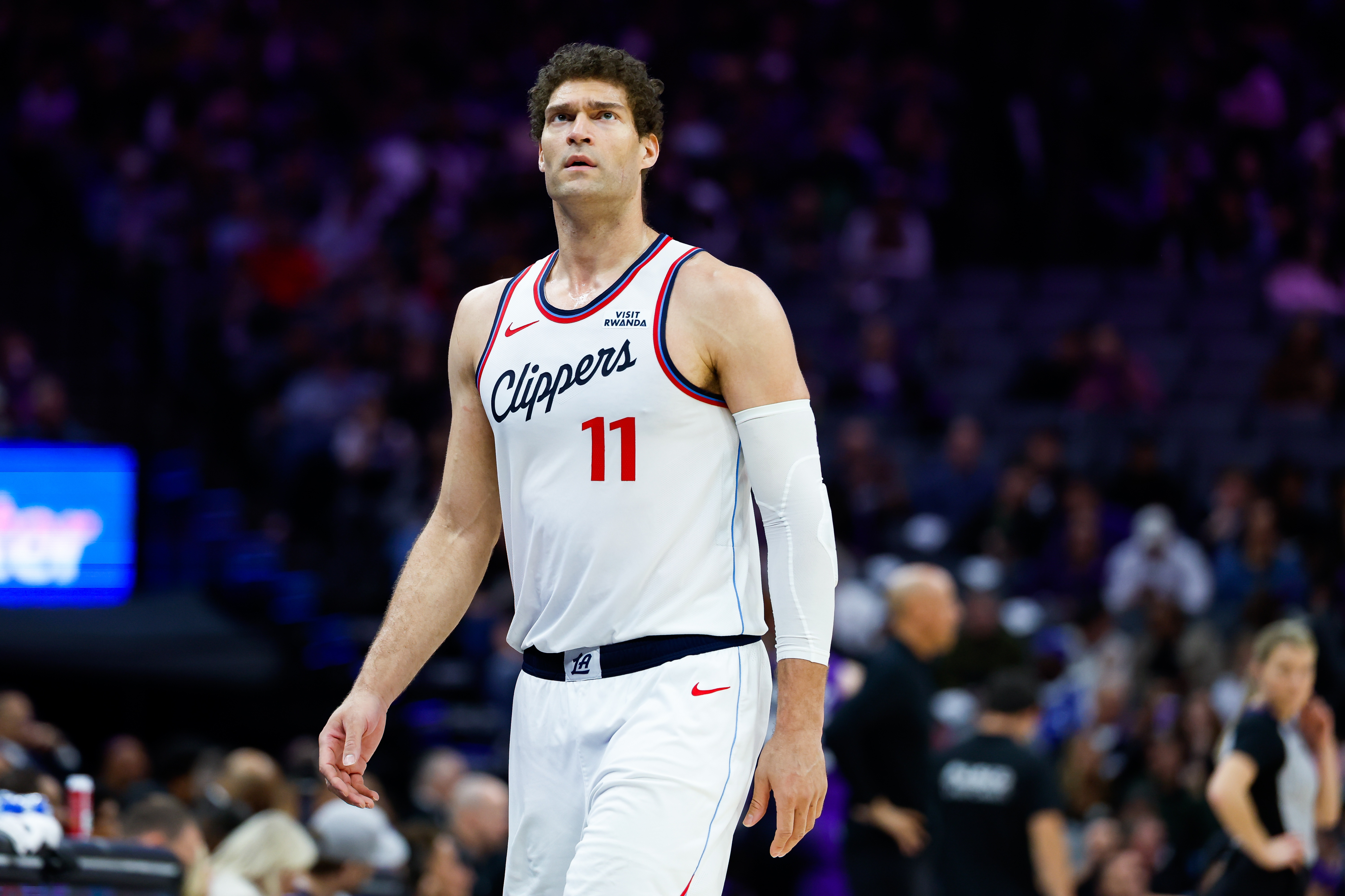 开云平台-现役达老詹43000分有多难？KD再打满5季 布克得打到42岁才有希望