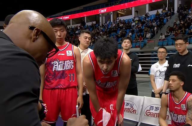 开云平台-17+10+4帽！杜锋弃将再次爆发！碾压克里斯，把山东男篮打绝望了